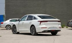 Новый FAW Bestune B70 2026: цена, фото, обзор, характеристики лифтбека