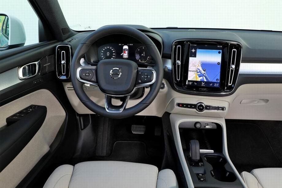 Салон Вольво XC40