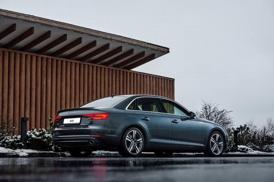 Audi A4 2021 года