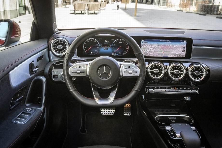 Салон Мерседес CLA 2024