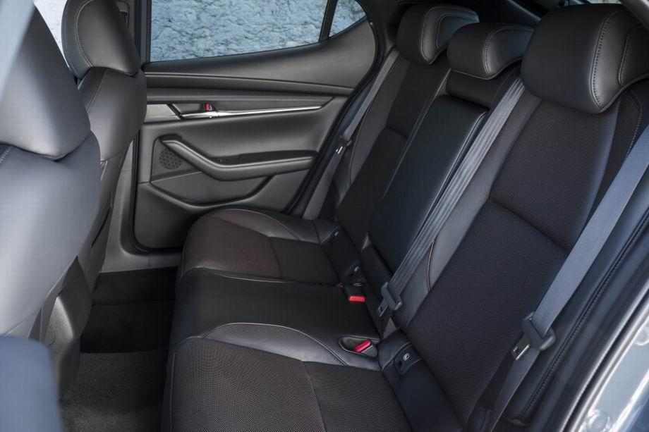 Интерьер Mazda 3