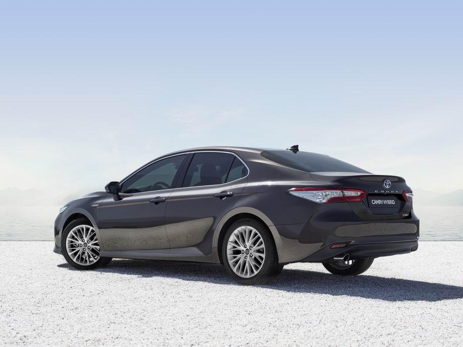 Toyota Camry 2021 в новом кузове