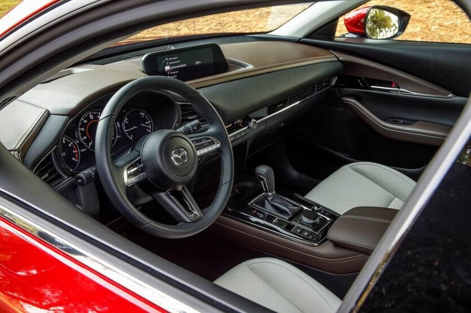 Салон Mazda CX-30