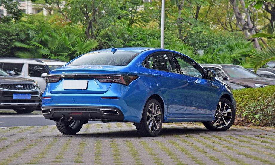 Автомобиль Omoda S5 2024 года